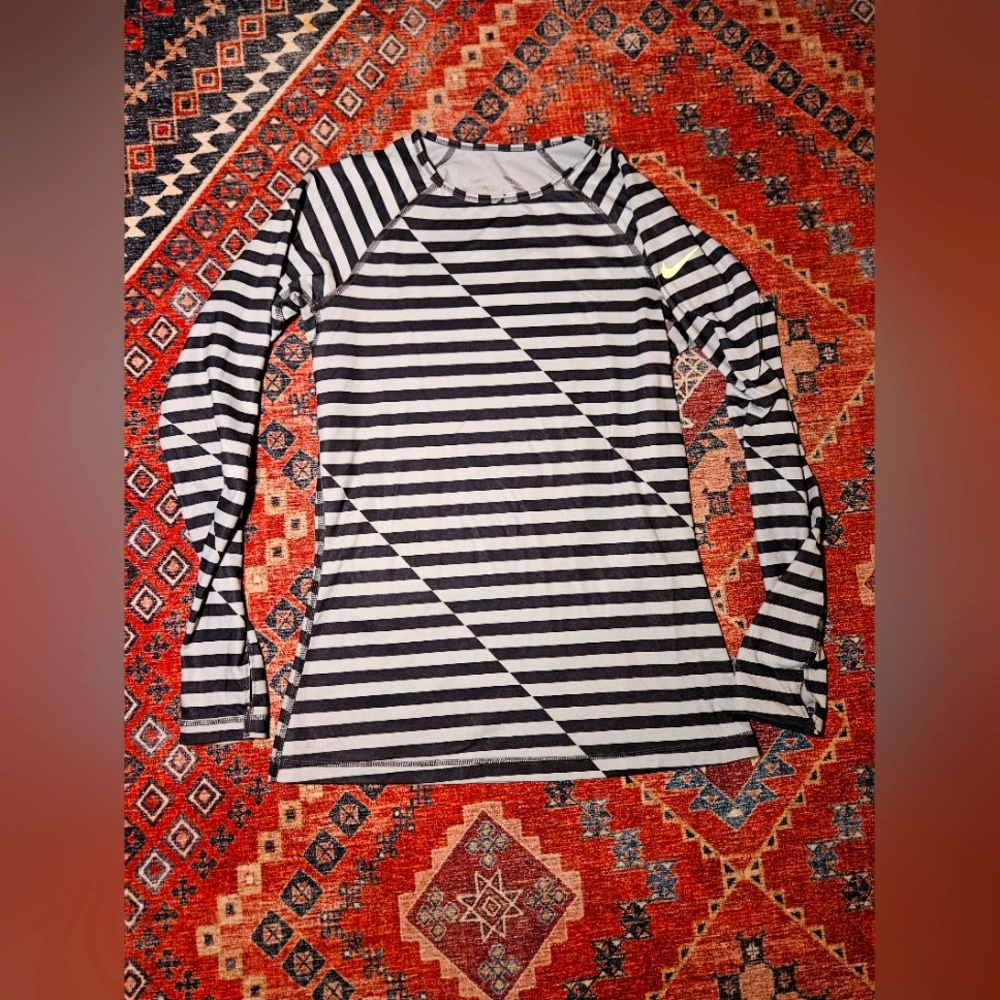 Nike Pro fitted long sleeve shirt size Medium